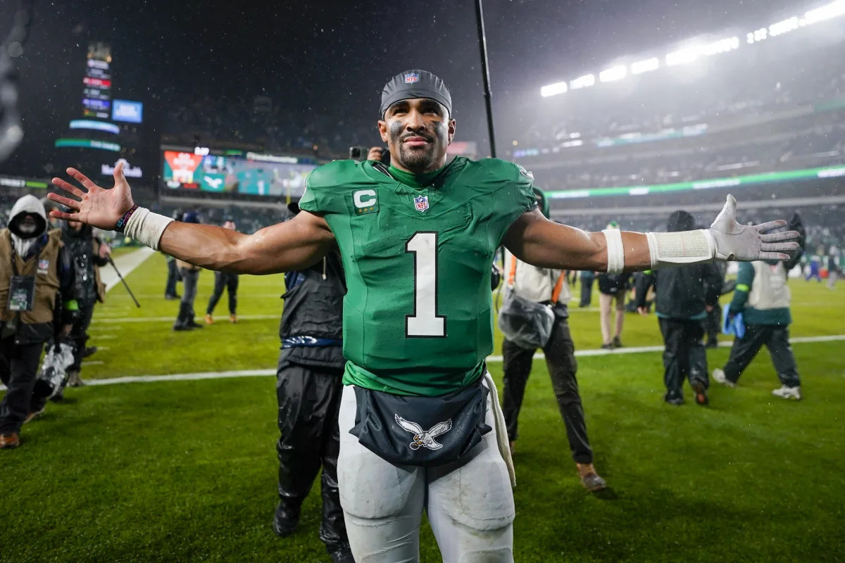 Jalen Hurts continues to shine, drawing comparisons to Tom Brady, as Eagles secure another clutch victory