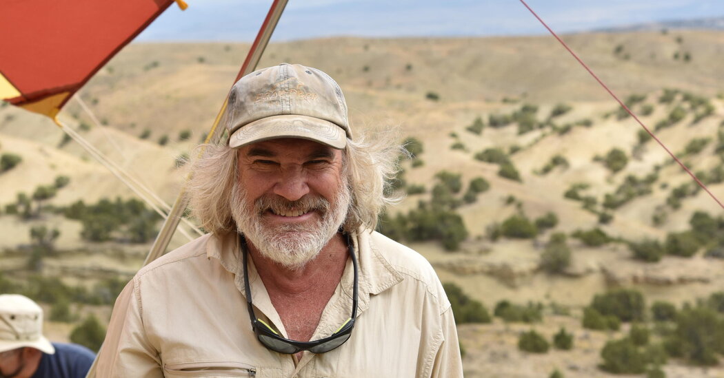 Featured image for Paleontologist Mark Norell, Expert on Dinosaur-Bird Link, Dies at 68