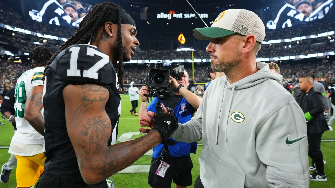 Former Packer Davante Adams celebrates win against Green Bay in Week 5 matchup