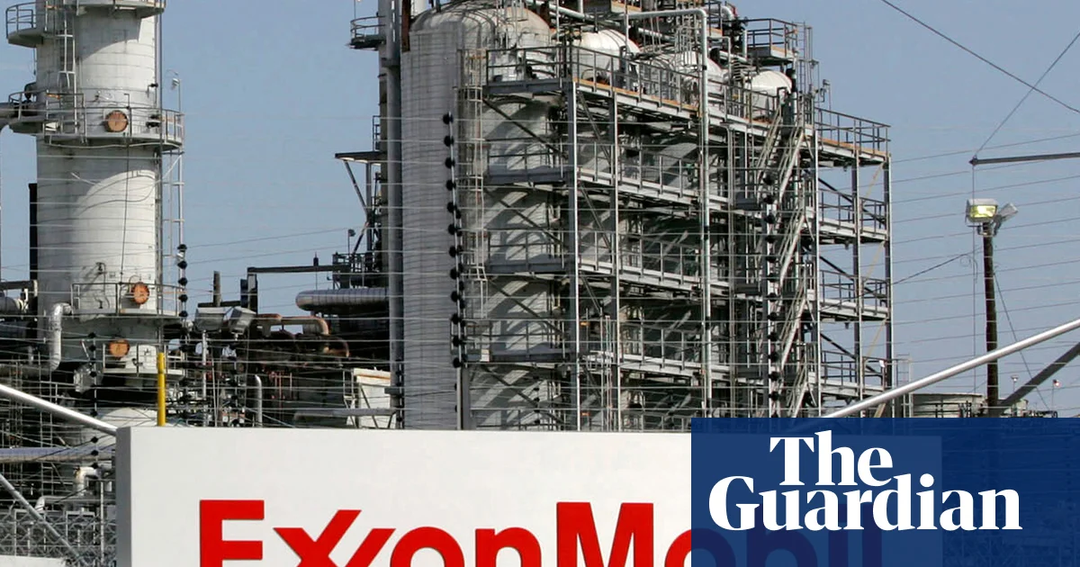 Featured image for Biden administration supports climate lawsuits against fossil fuel industry.