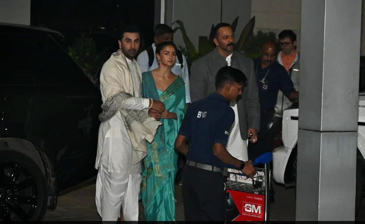 "Star-Studded Ram Mandir Event: Celebrities' Stunning Outfits and Reactions"