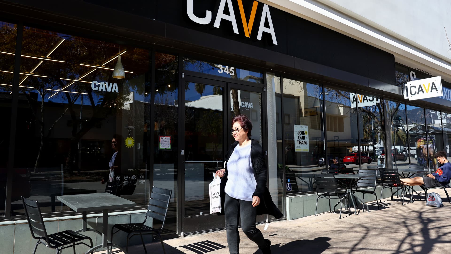 Featured image for Cava Restaurant Chain Targets $2.1 Billion Valuation in IPO