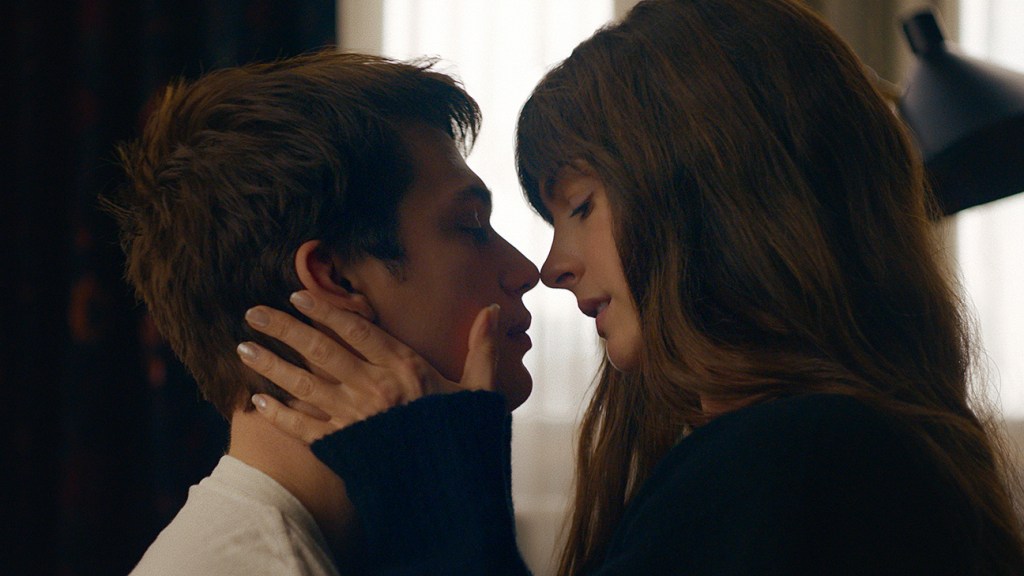Anne Hathaway Stars in Steamy Rom-Com 'The Idea of You'