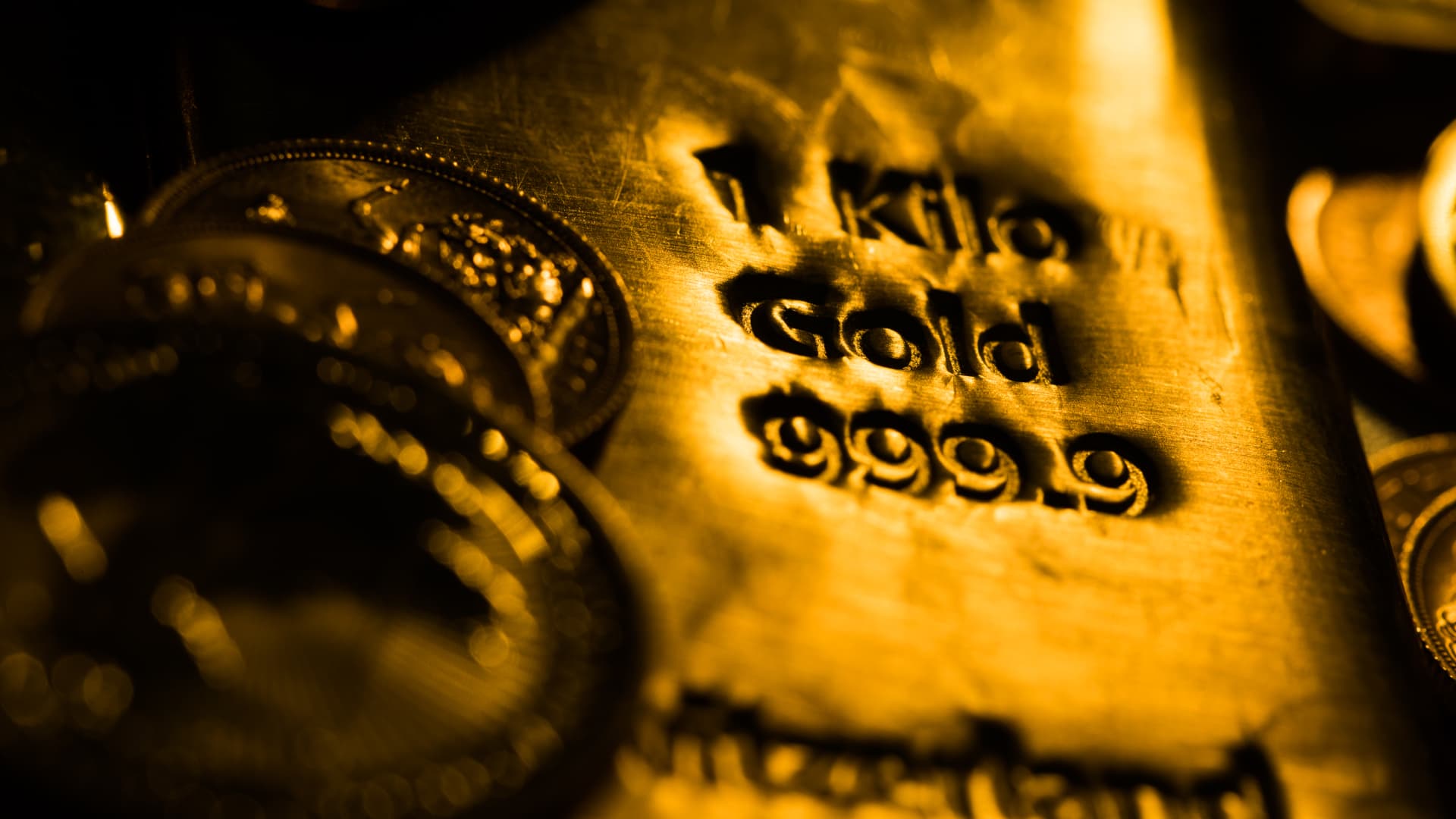 Gold traders eye US inflation data for price direction