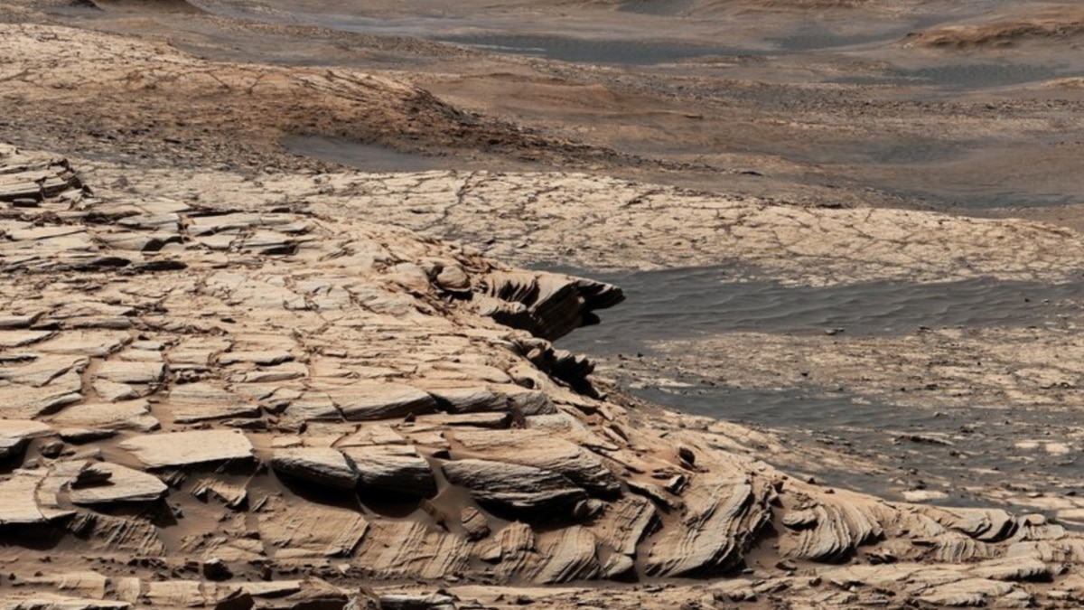 Featured image for AI Robot Discovers Oxygen Source on Mars, Paving the Way for Human Colonization