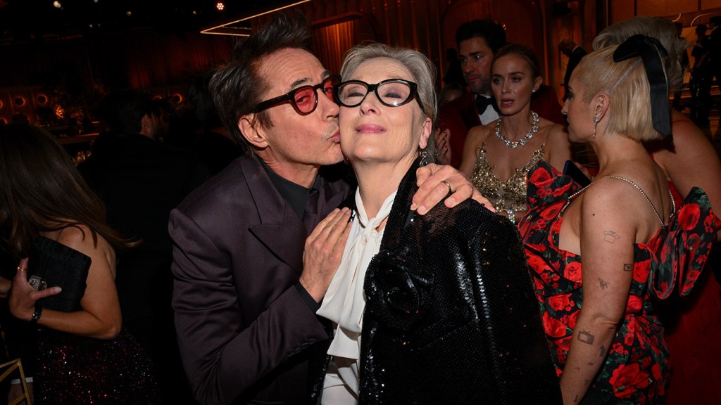 "Robert Downey Jr. Charms Critics and Fans Alike at Critics Choice Awards 2024"