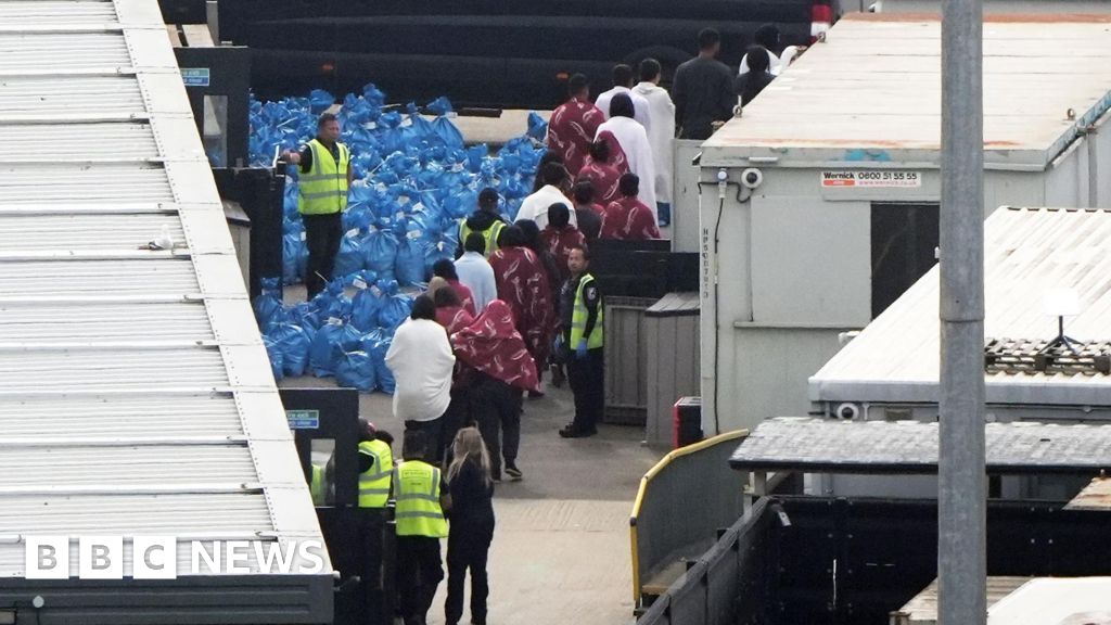 Featured image for UK faces record migrant crossings amid border control concerns