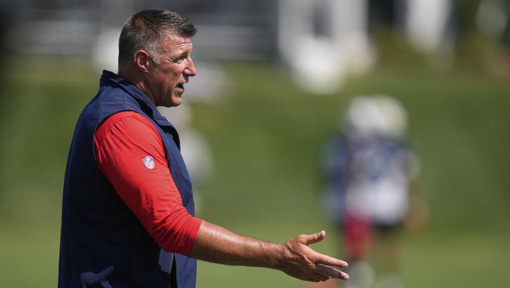Featured image for Patriots Coach Mike Vrabel Bloodied While Intervening in Training Camp Fight