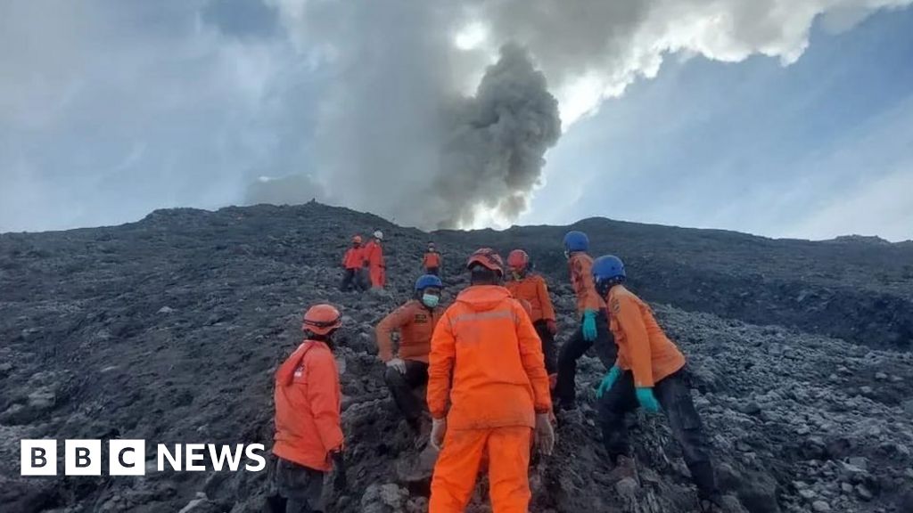 Featured image for "Indonesian Rescue Team Locates Missing Hiker on Mount Marapi Volcano"