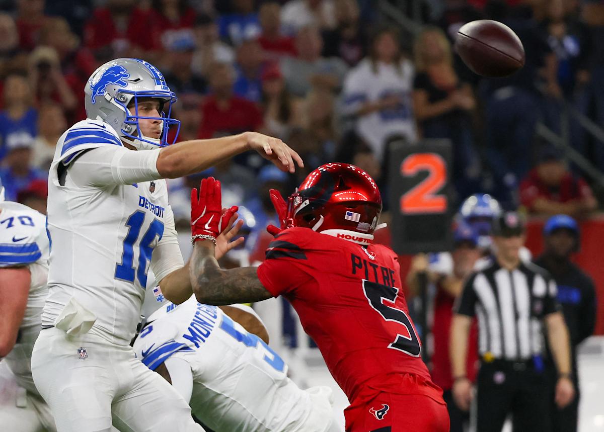 Lions Rally in Fourth Quarter Against Texans on Sunday Night
