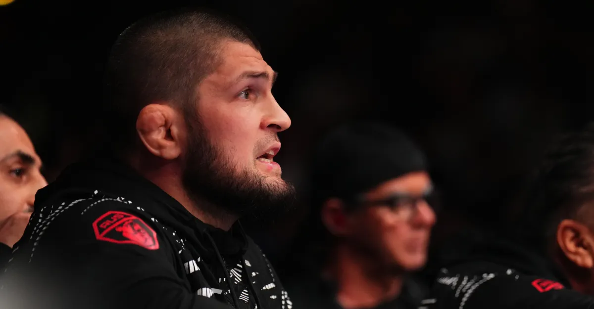 Featured image for Coach Criticizes Security Guard's Viral Request for Khabib Photo