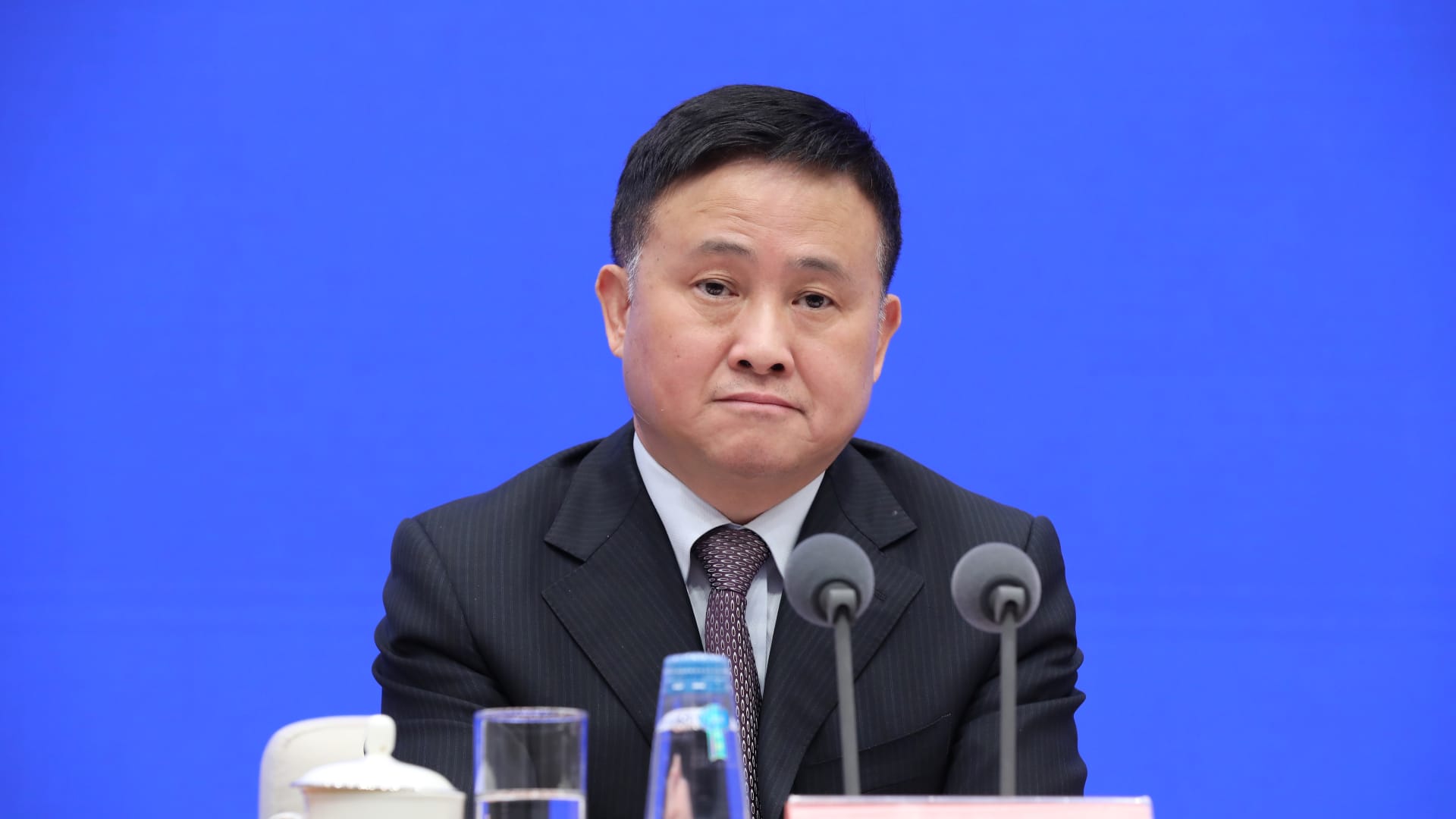 "China Implements 50 Basis Point Cut in Banks' Reserve Requirements Starting Feb. 5"