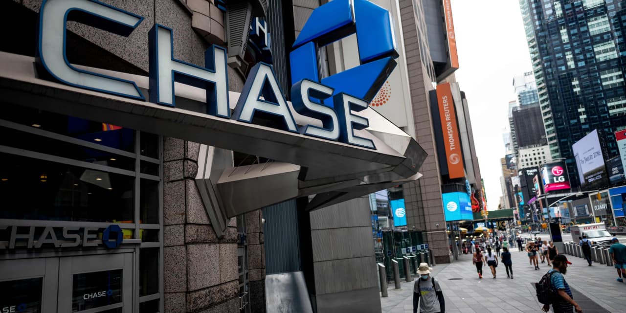 Featured image for JPMorgan Chase's Varied Q4 Performance: Net Income, Profit, and Investment Banking Revenue Insights