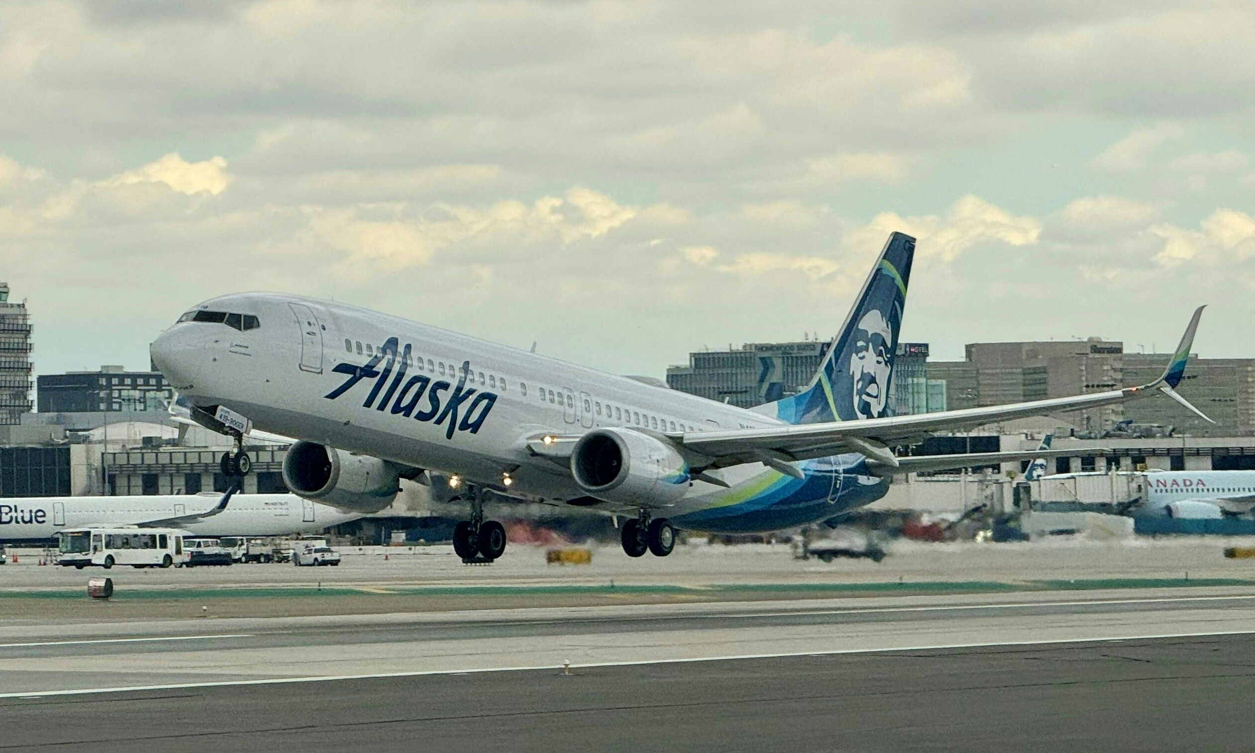 "Republican Selling and US Investigation Drive Boeing Stock Down 25%"