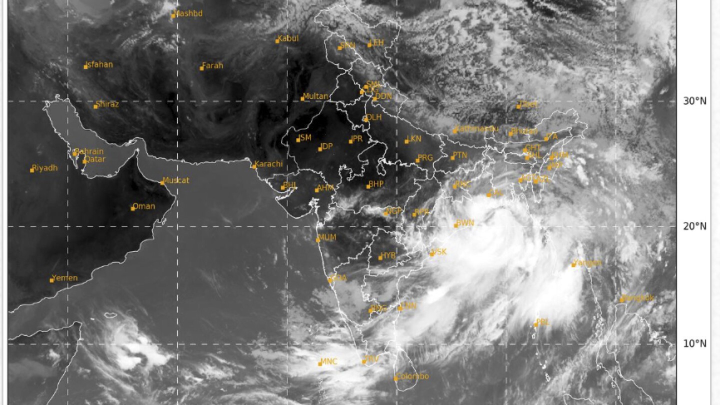 Featured image for Cyclone Remal Hits Bangladesh, Mass Evacuations Underway