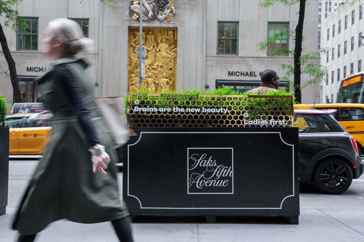 Featured image for Saks Faces Imminent Bankruptcy Amid Financial Struggles