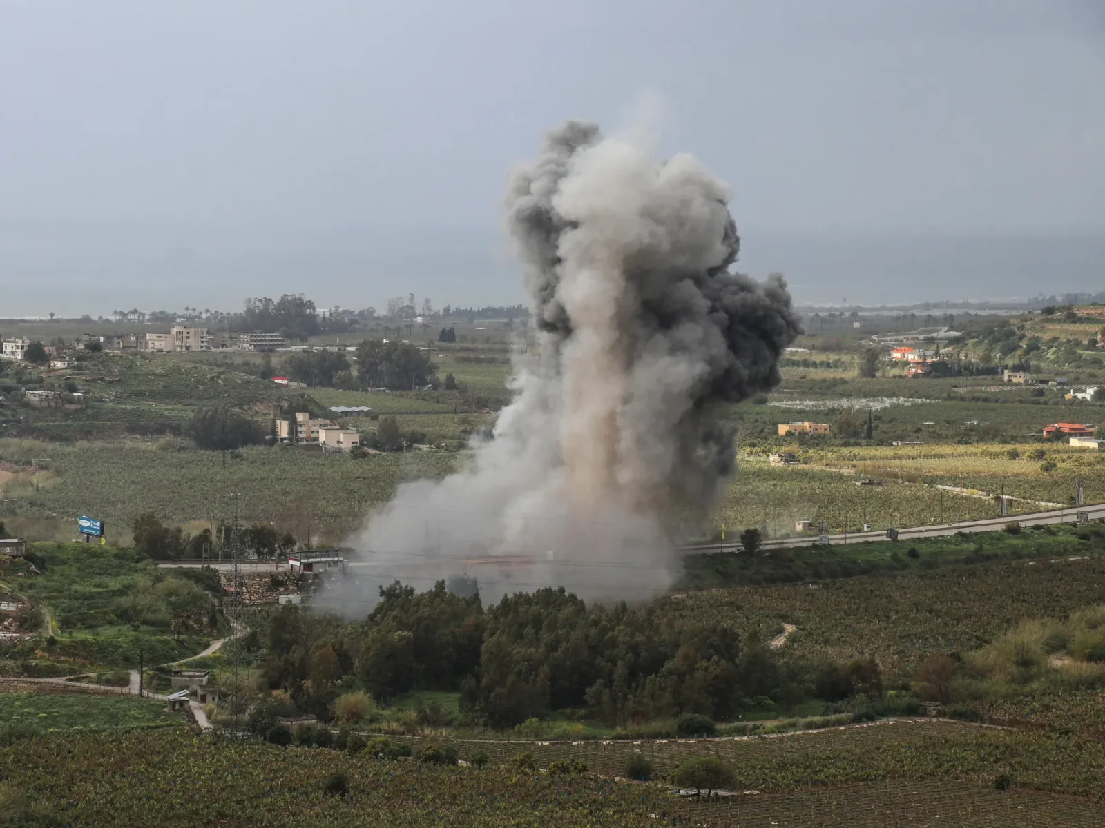 Aoun warns bridge strike could herald ground invasion