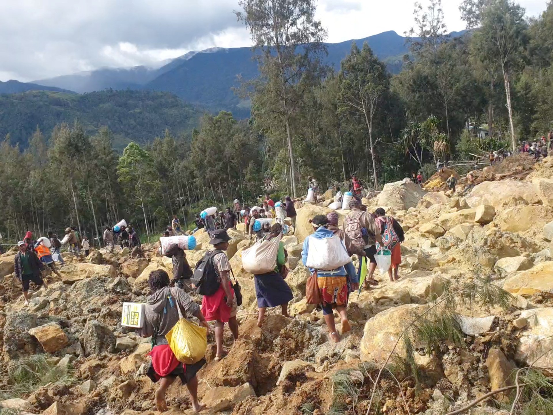 Papua New Guinea Landslide Kills Over 670, Emergency Aid Reaches Survivors