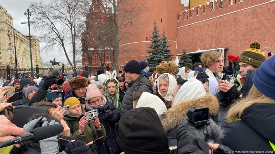 "Journalists Detained at Moscow Anti-War Protests"