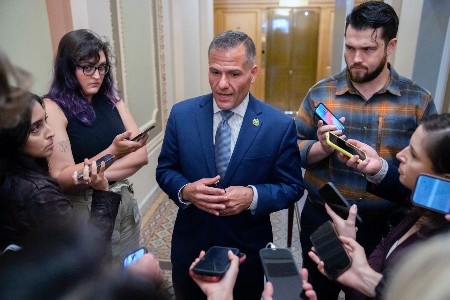 "House GOP's Struggle for a Government Shutdown Deal and McCarthy's Ineffectiveness"