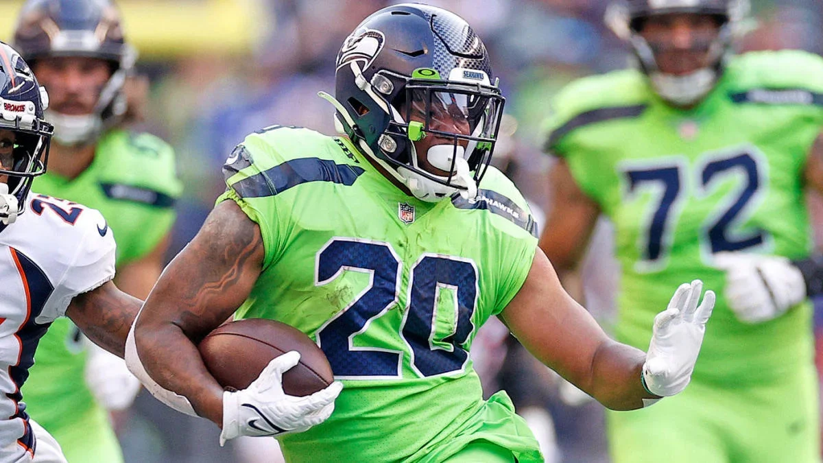 Eagles sign Rashaad Penny, adding depth to backfield.