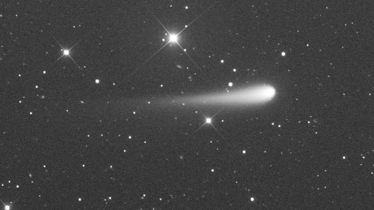 Featured image for 2024 Naked Eye Comet May Shatter Before Reaching Earth
