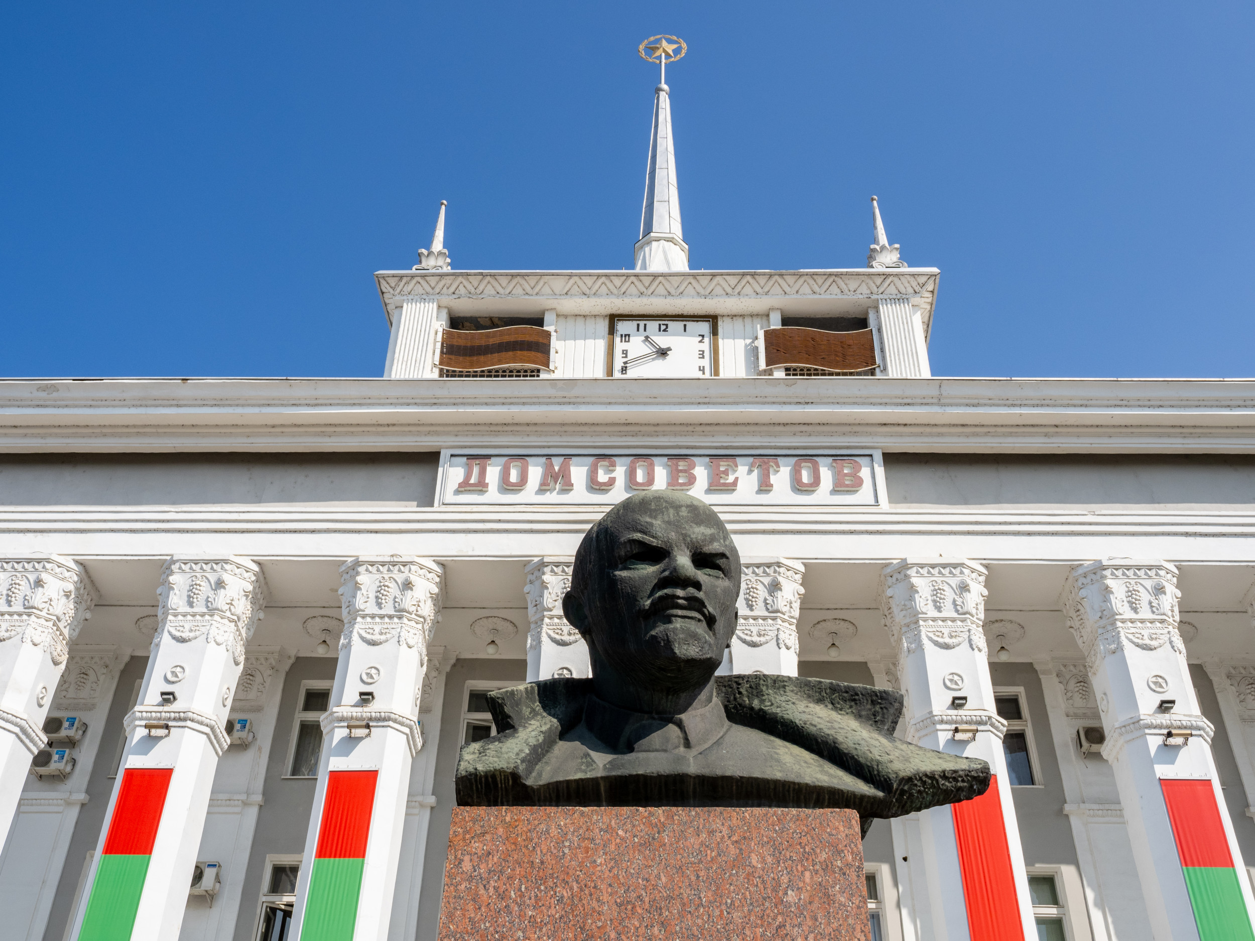 "Moldova's President Warns of Russian Aggression and Potential Annexation"