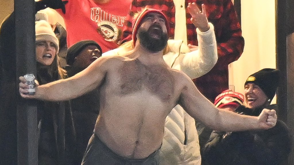 "Taylor Swift and Kelce Brothers' Epic Game Day Moments at Chiefs vs. Bills Playoff Showdown"