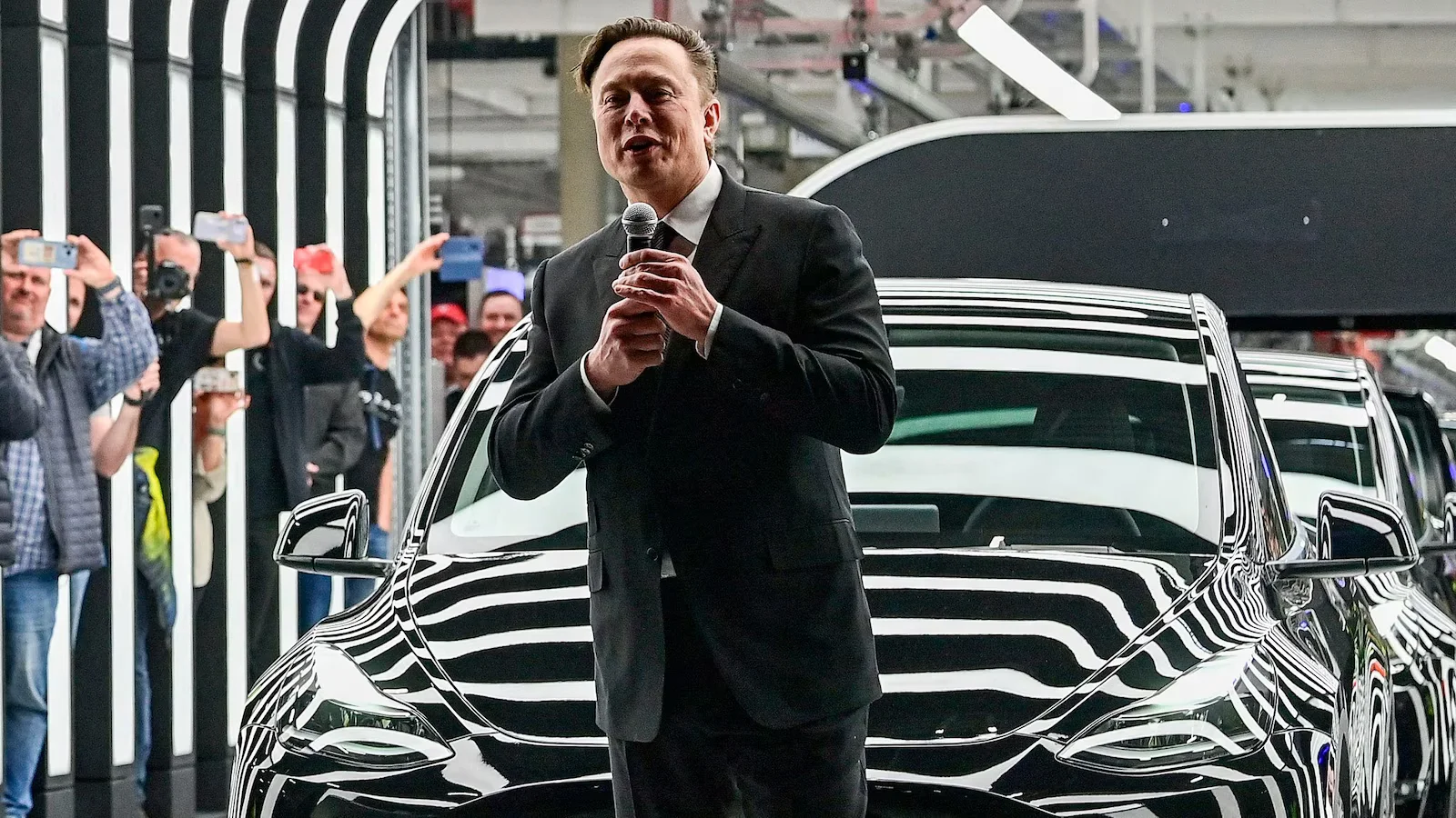 Tesla's Challenges and Growth: Experts Discuss Elon Musk's Impact and Future Prospects