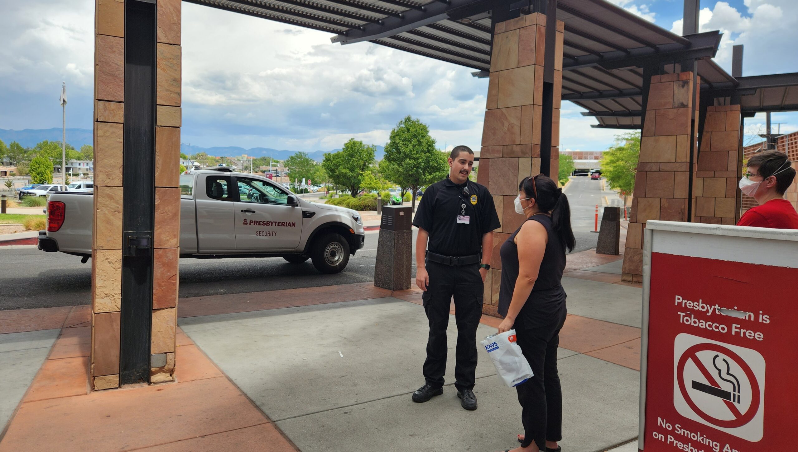 Featured image for Security Halts Distribution of Free Masks Outside Albuquerque Hospital