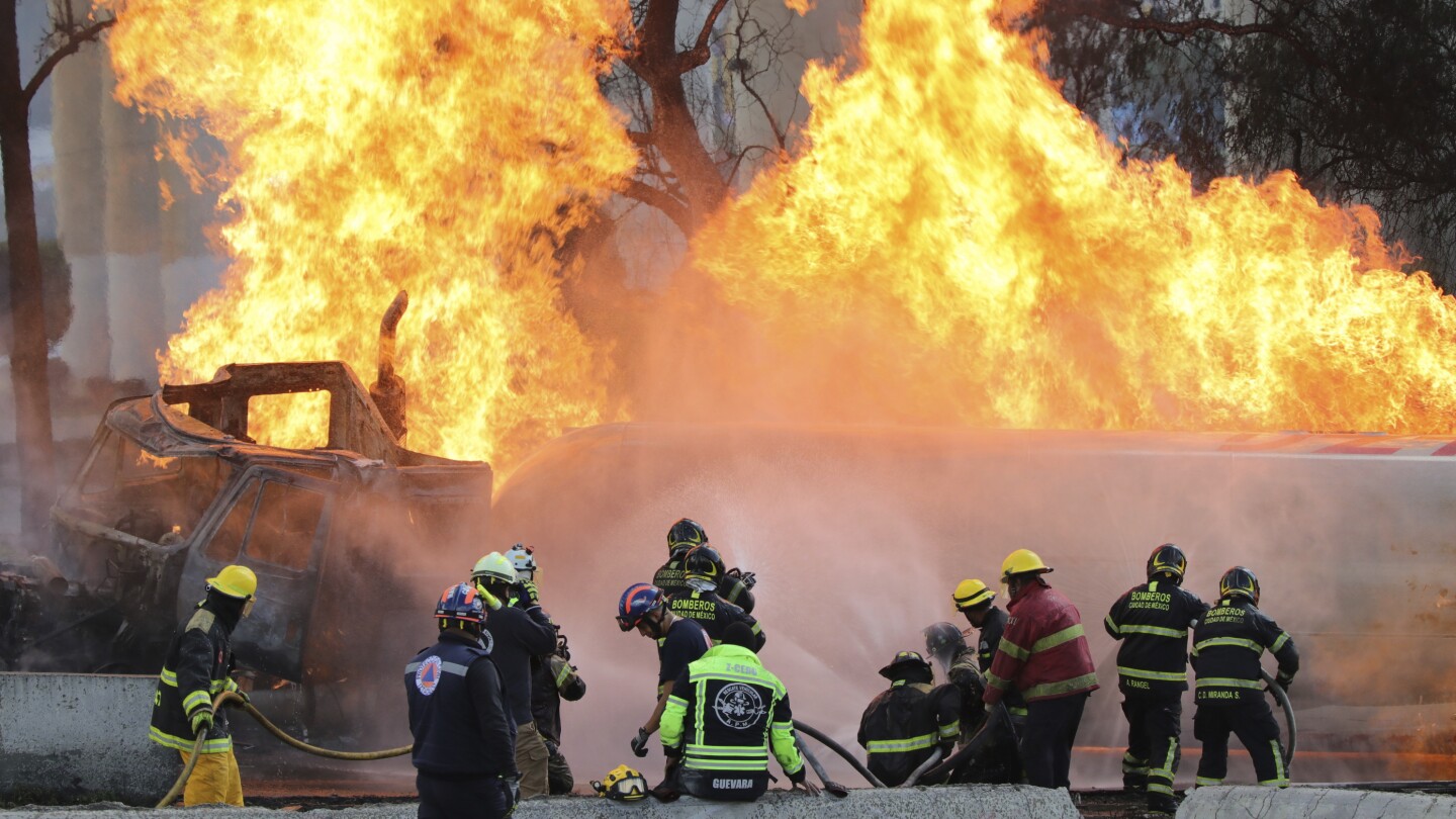 Featured image for Gas Tanker Explosion in Mexico City Kills 3, Injures 70