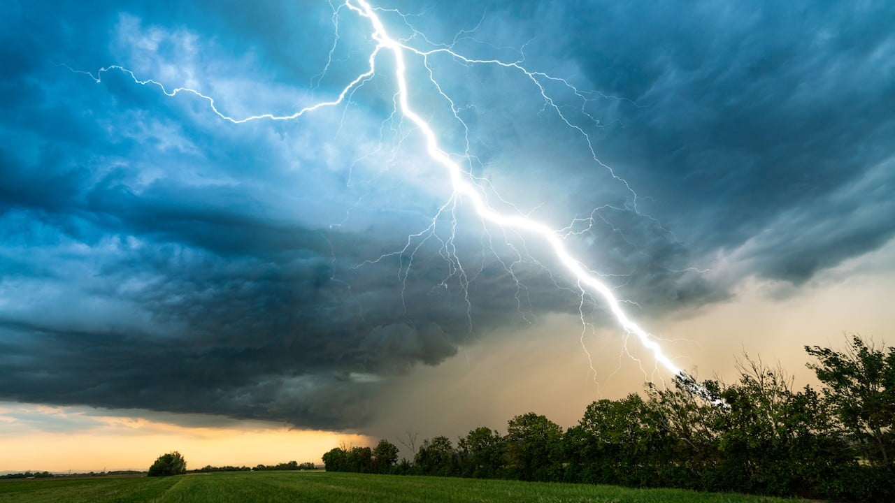 Featured image for Record-Breaking 515-Mile Lightning Bolt Spans Five States