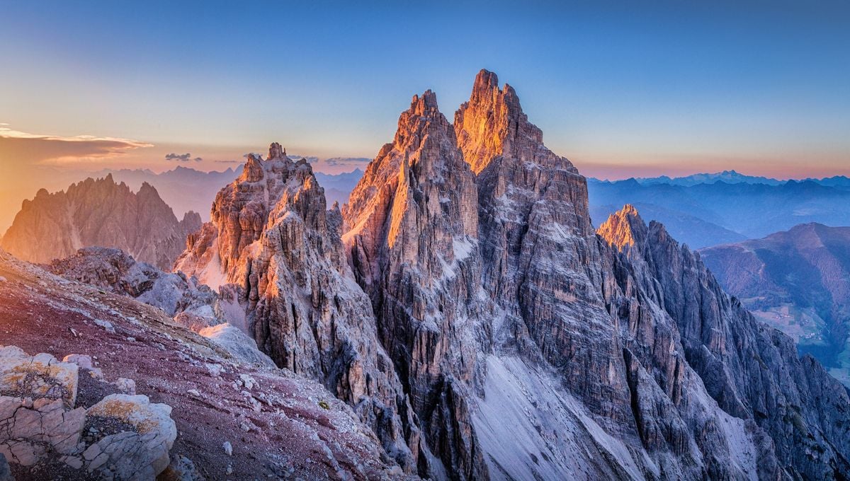 Featured image for "Electron Beam Assists in Solving Centuries-Old Geological Mystery with Crystal Growth"