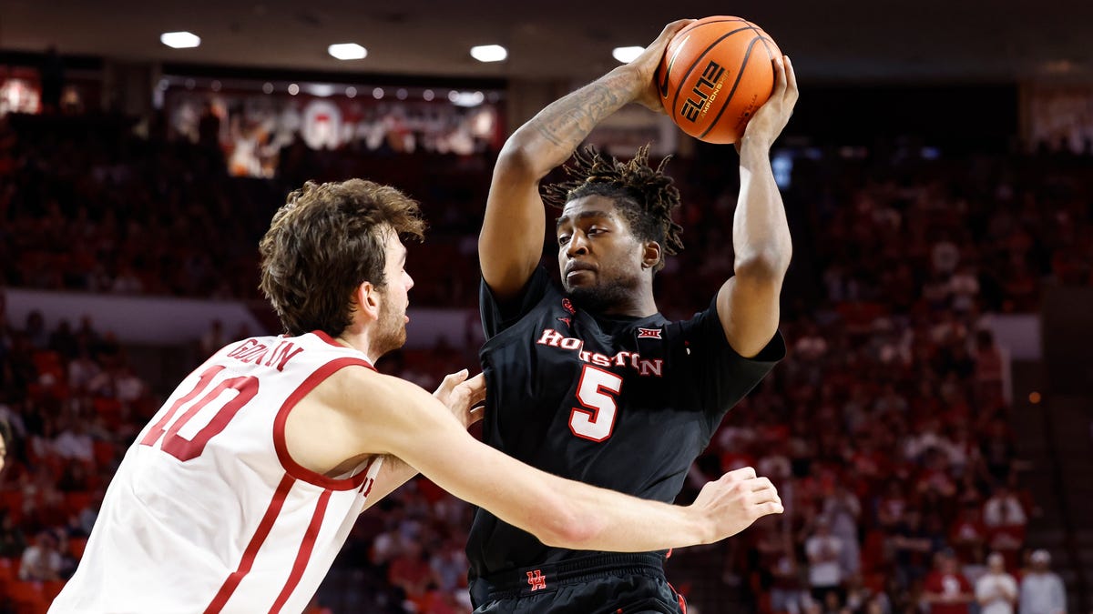 "March Madness: Houston Holds No. 1 Spot, Kansas Slips, UConn Shines in Latest College Basketball Rankings"