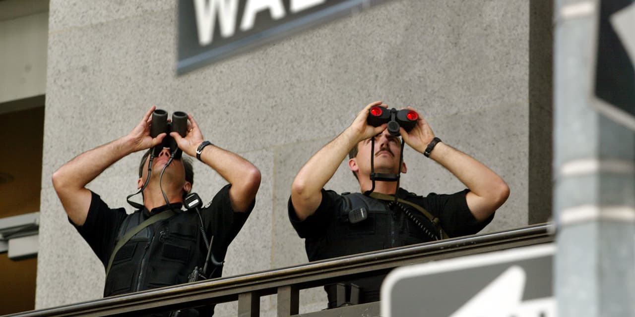 "Fear of 'No-Landing' Economy: What's Next for Stock Investors?"