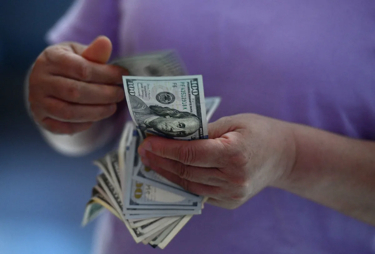 Featured image for U.S. Dollar Plummets at Fastest Rate Since 1973: Implications Explained