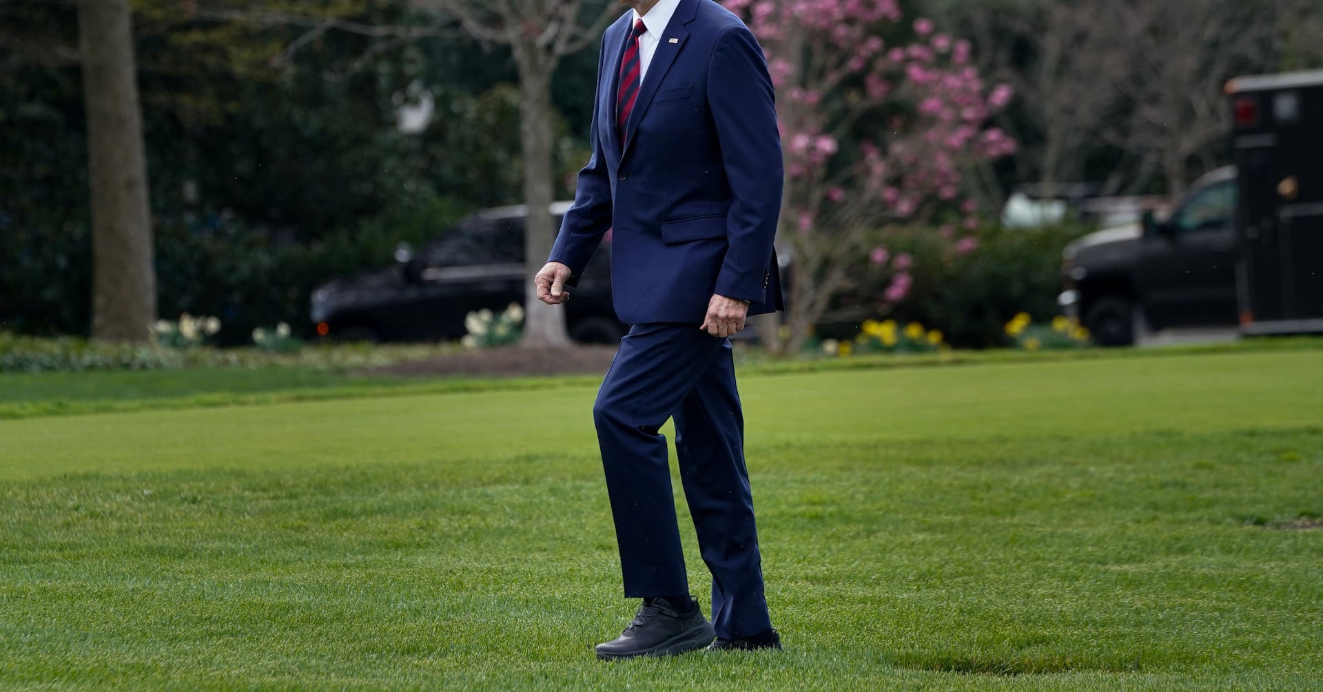 "Biden Roasts Trump and Himself at Washington's Gridiron Dinner"