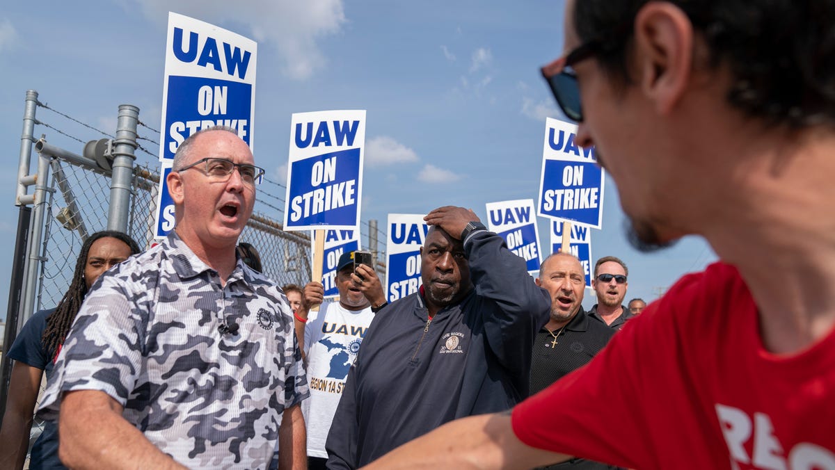 "UAW Strike, CVS Walkout, and Menendez Indictment: 5 Things You Need to Know"