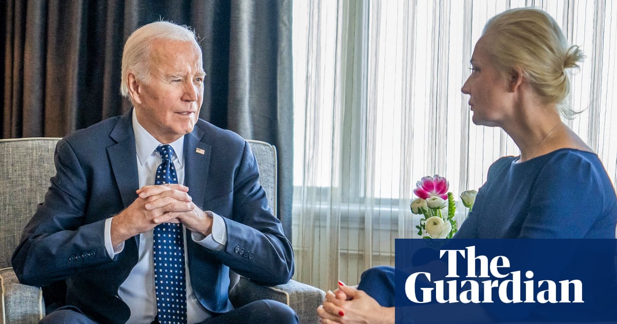 Featured image for "Navalny Family Pressures Putin as Biden Imposes Sanctions on Russia"