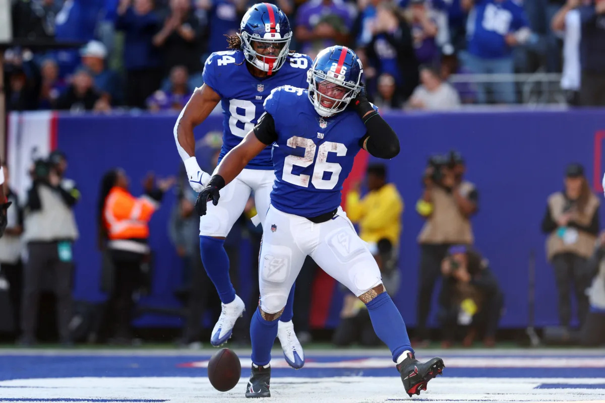 "Saquon Barkley's Contract Negotiations with Giants Resurface"