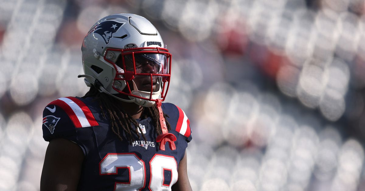 Featured image for Patriots Extend RB Rhamondre Stevenson with 4-Year, $36M Deal