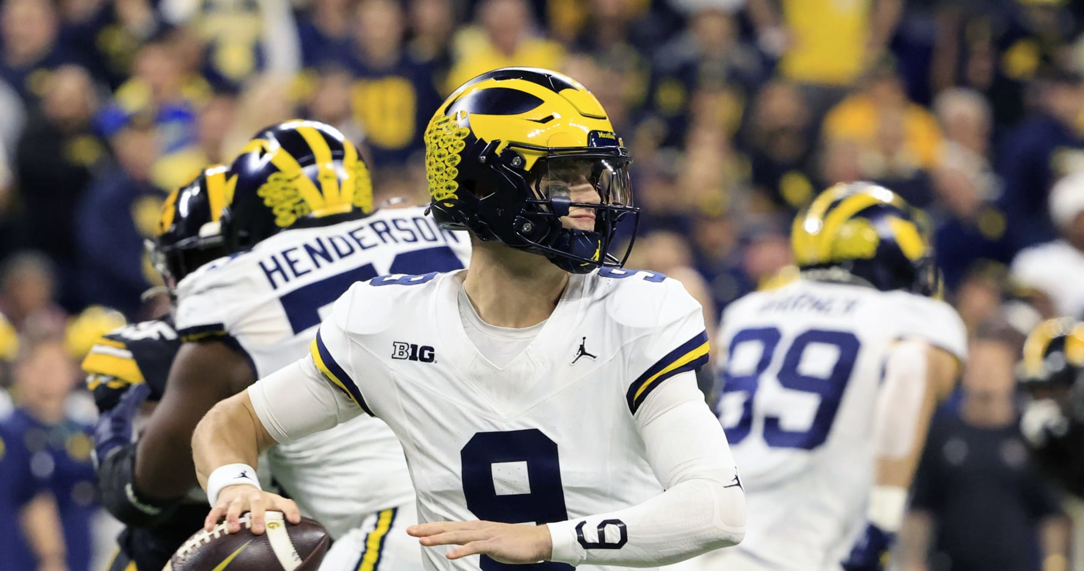 Featured image for "2023 College Football Bowl Season: Bold Predictions, Questions, Best Bets, Livestreams, and Intriguing Matchups"