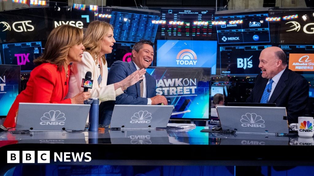 Featured image for Comcast to Spin Off CNBC and MSNBC in $7 Billion Deal