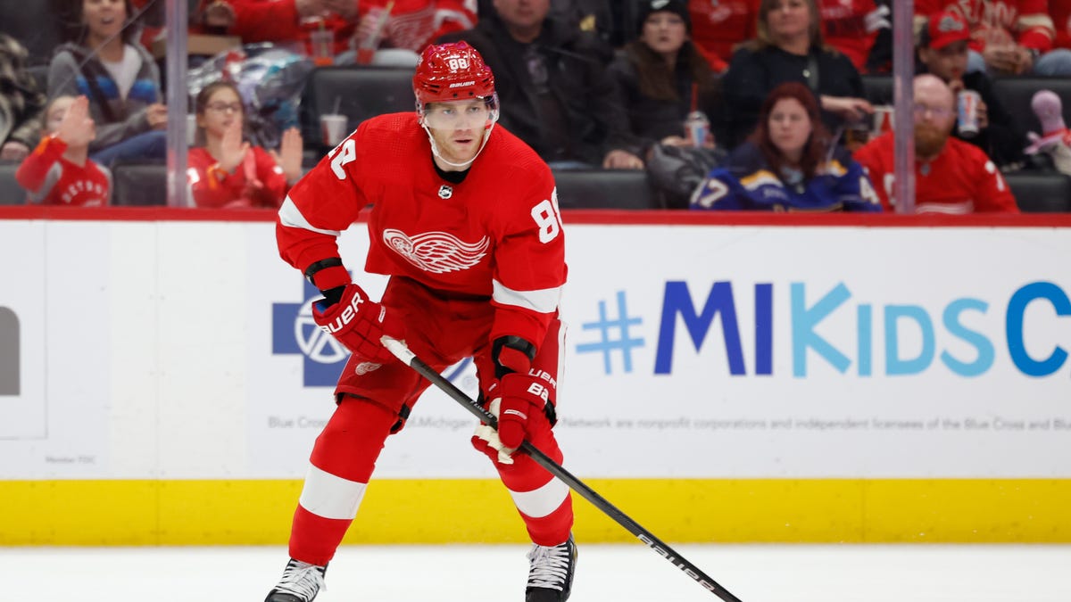 Featured image for "Previewing Detroit Red Wings vs. Chicago Blackhawks: Time, TV, and Predictions"