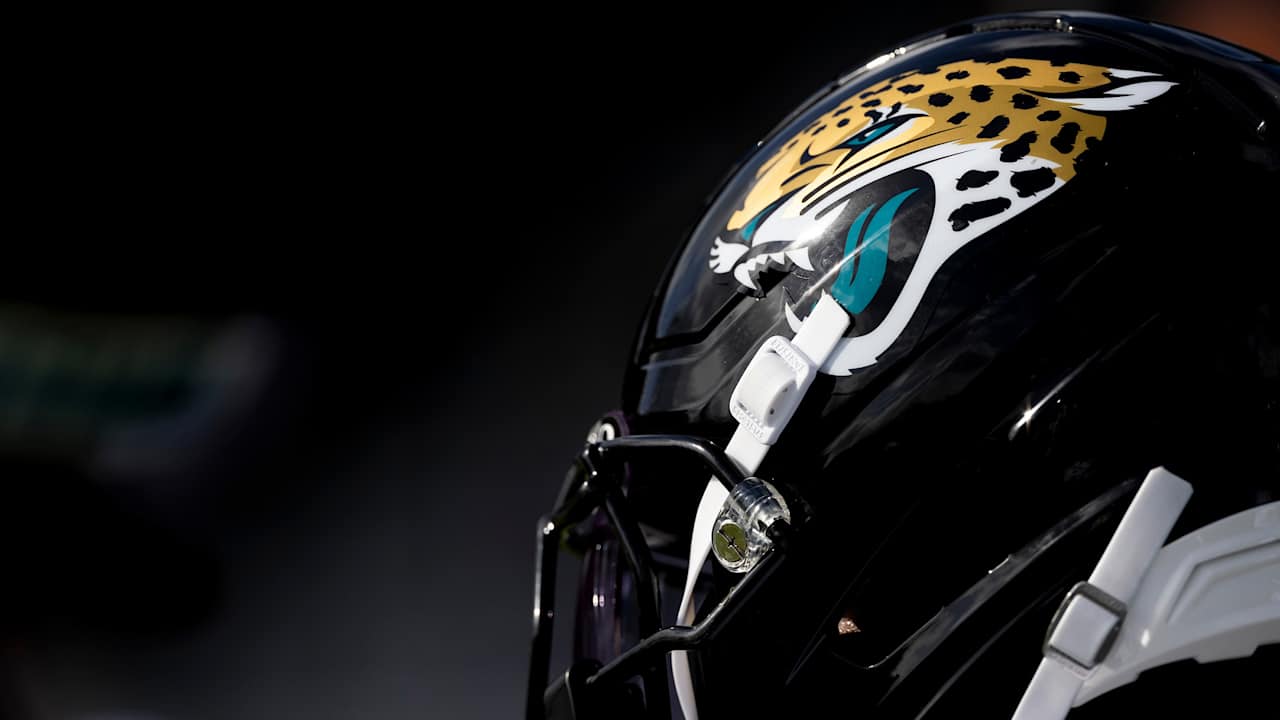 Featured image for Jaguars' Travis Hunter Out for Season After Knee Surgery