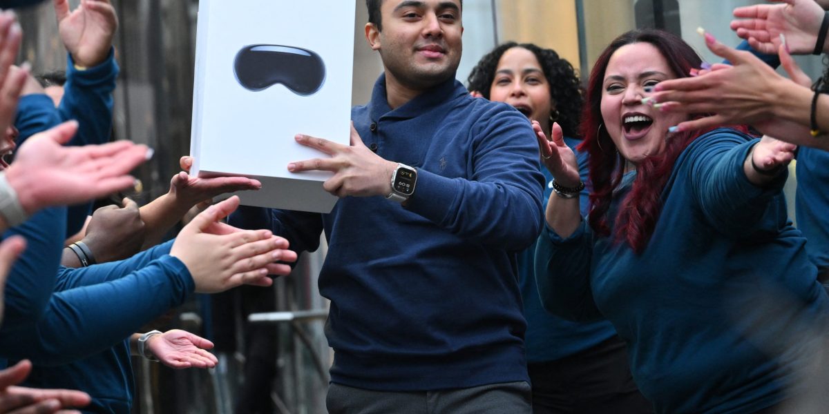 Featured image for "Real User Insights: One Month Review of Apple Vision Pro"