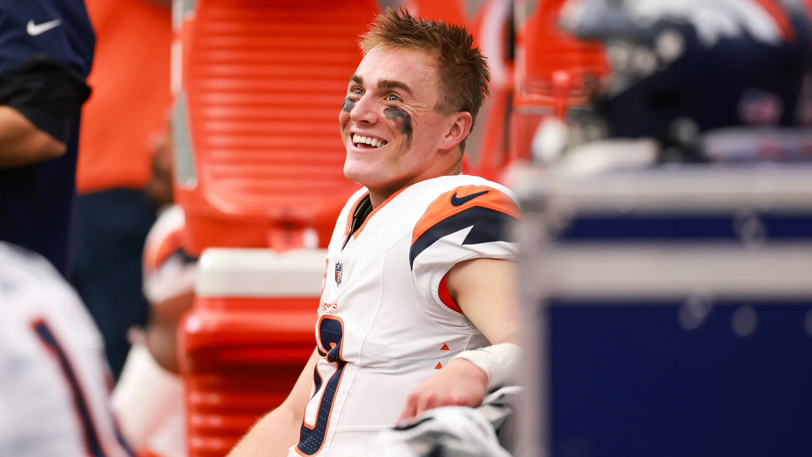 Waddle arrives in Denver as Broncos land speedy wideout in blockbuster trade