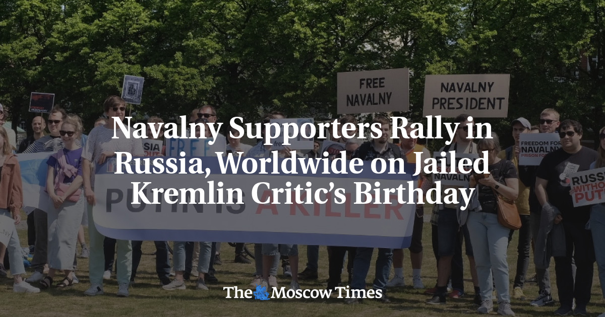 Global Protests Erupt on Navalny's Birthday, Over 100 Arrested in Russia