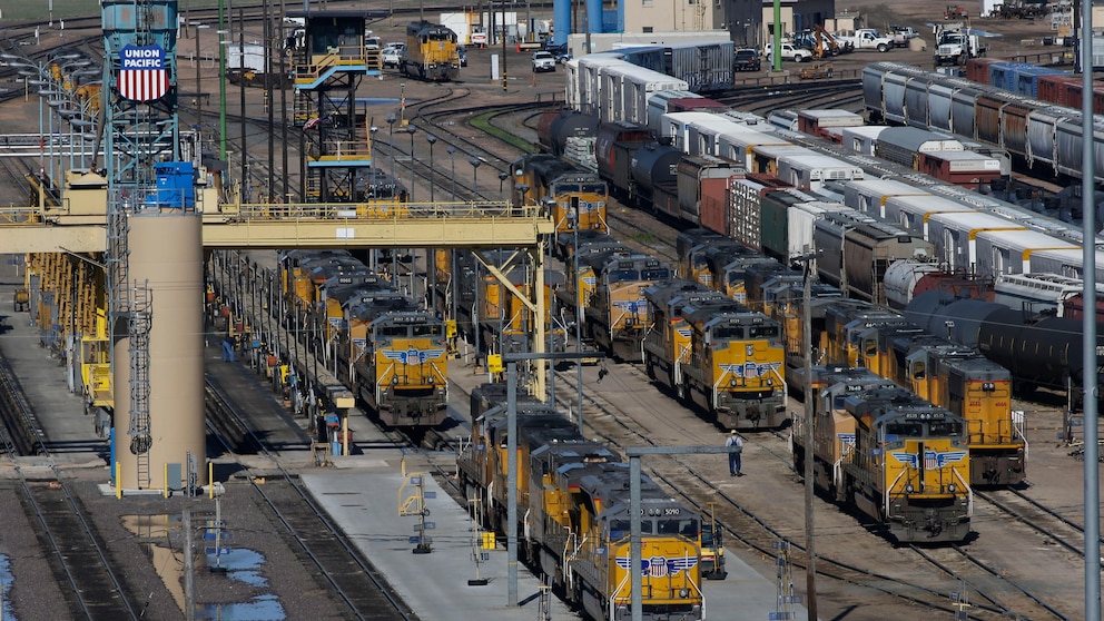Featured image for "Union Pacific Faces Alarming Number of Defects, Federal Inspectors Discover"