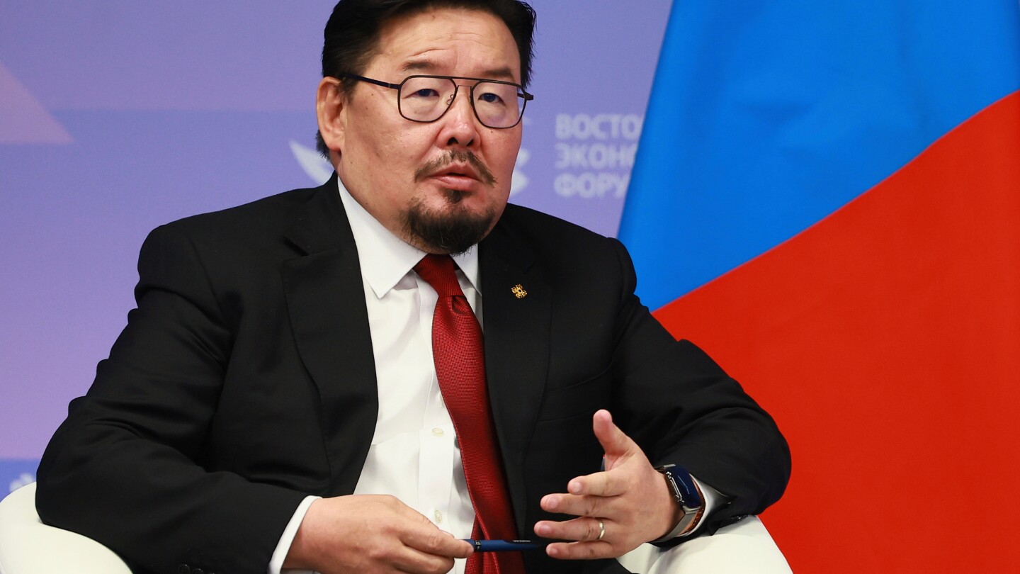 Featured image for Mongolian Prime Minister Ousted Amid Party Power Struggle